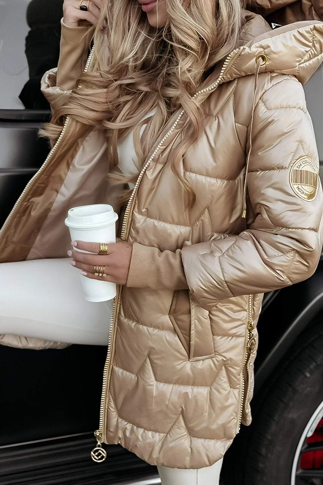 Savrani  | Stylish winter coat with hood and lining
