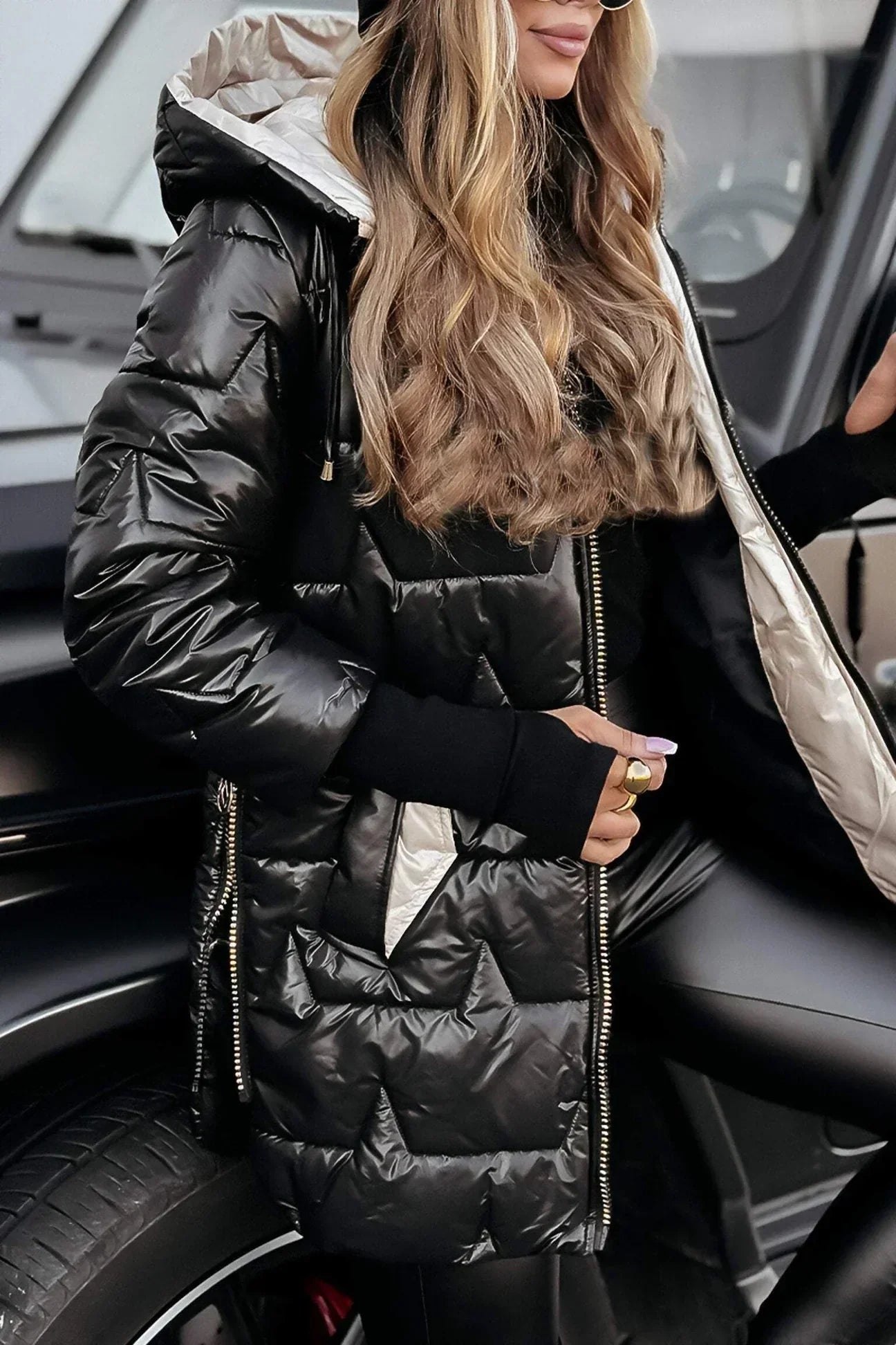 Savrani  | Stylish winter coat with hood and lining